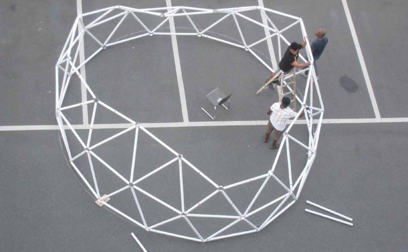 Aufbau der Kuppel Construction of the dome